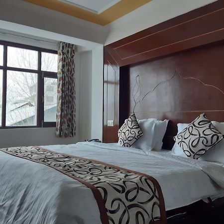 Hotel D Indian Kargil Exteriör bild